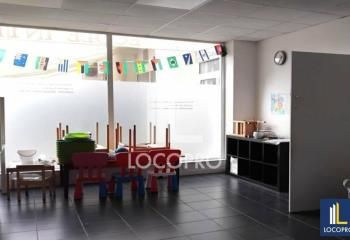 Location local commercial - 131 m²