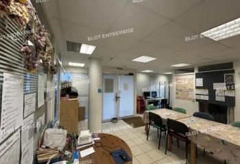 Location local commercial - 172 m²