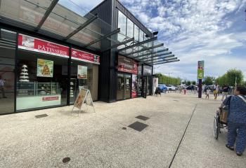 Location local commercial Saint-Maximin - Centre Commercial St Max Avenue