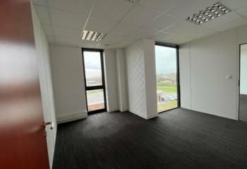 Location bureaux Vannes - 20 stationnements et cloisons modulaires