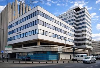 Location bureaux Bordeaux - Quartier Mériadeck, transports et commerces