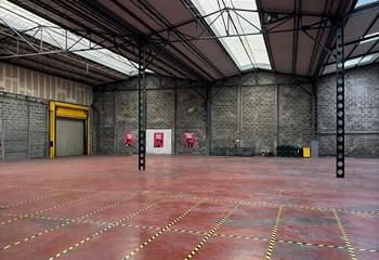 Location entrepôt Lille - Accès direct rue et hauteurs généreuses