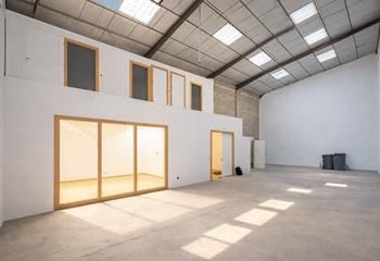 Local professionnel à louer Vaulx-en-Velin - Hauteur 9m