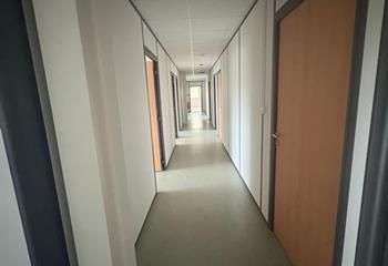 Local commercial à louer Bordeaux Lac - 880 m² - Plateau nu