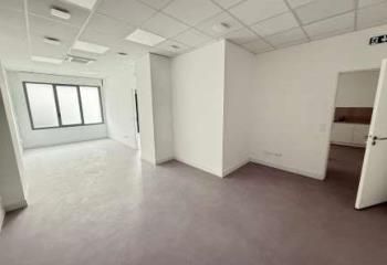 Local commercial à louer Savigny-le-Temple - Face à la mairie