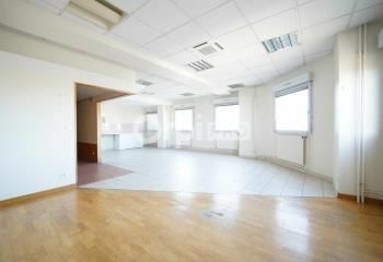 Location bureaux Vénissieux - Proche métro et tramway