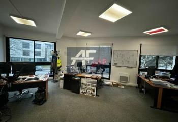 Location bureau Saint-Nazaire - Immeuble tertiaire avec parking privé