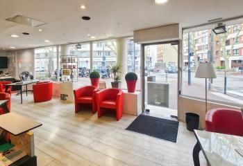 Location boutique d'angle Issy-les-Moulineaux - Métro