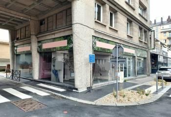 Location bureaux Rouen - Rez-de-chaussée avec vitrines