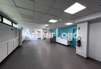 Location bureaux Hérouville-Saint-Clair - 1300 m² - 22 parkings