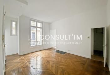 Location bureau Paris 8 - Proche M° Liège et Saint-Lazare