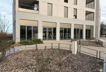 Location local commercial Dardilly - Place passante