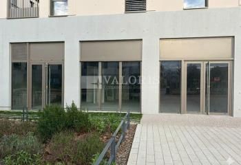 Location local commercial Dardilly - Place passante
