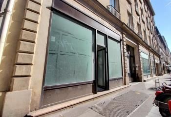 Location bureau Paris 10 - Double accès rue et hall d'immeuble
