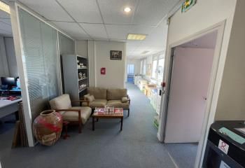 Location bureaux Paris 10 - Immeuble de standing avec gardien