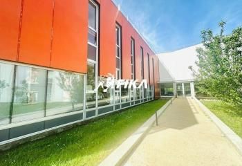 Location bureaux Canéjan - Proche autoroute A63 et lignes de bus