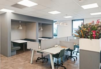 Location local commercial Aix-en-Provence - Proche arrêt de bus Joliot Curie