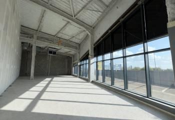 Location local commercial Lesquin - Face axe principal