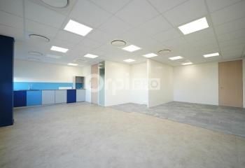 Location bureaux Saint-Priest - Proche bus 93 et avenue Charles de Gaulle