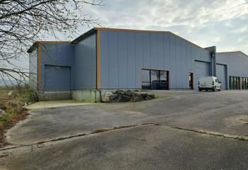 Local d'activité à louer Fauquembergues - Porte sectionnelle et quai