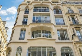 Bureaux à louer Paris 10 - Proche métro, RER et vue imprenable