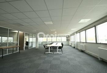 Location bureaux Bron - Proche de Lyon, accès rapide par la D383