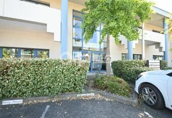 Bureaux à louer Bron - Accès PMR et fibre optique