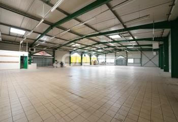 Location local commercial 1014 m² Saint-Priest - Proche A46