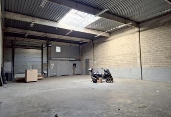 Location local d'activité Saint-Thibault-des-Vignes - Porte sectionnelle