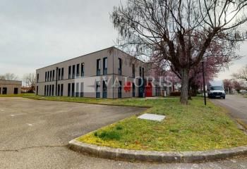 Bureaux à louer Vénissieux - Parc tertiaire réhabilité proche périphérique