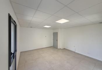 Vente bureau Lorgues - Pôle santé, accès PMR