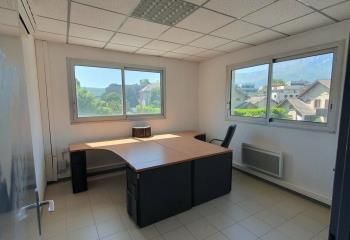 Bureaux à louer Eybens - Proche rocade sud et ligne de bus 12