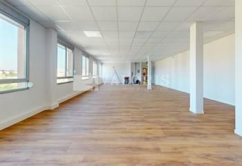 Location bureaux Décines-Charpieu - Tram T3/T7 et bus à proximité