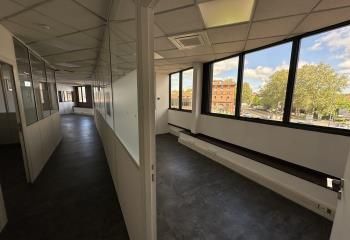 Location bureaux Toulouse Saint-Cyprien - Métro et commodités à proximité