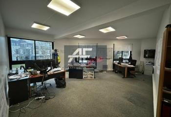 Location bureau Saint-Nazaire - Immeuble tertiaire avec parking privé