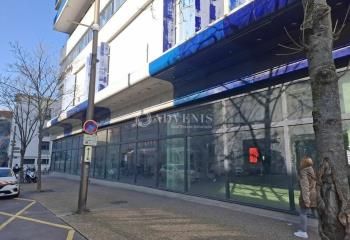 Local commercial angle rue Nancy centre