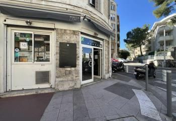Location local commercial Nice - Angle de rue proche transports