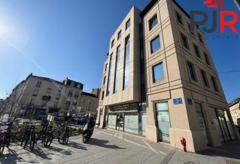Location bureaux Nancy Rives de Meurthe - Tram et bus au pied