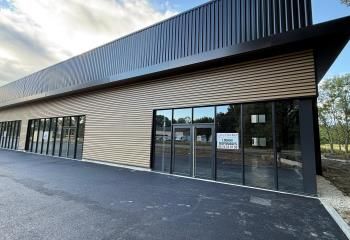 Show-room à vendre Saint-Denis-lès-Bourg - Axe passant