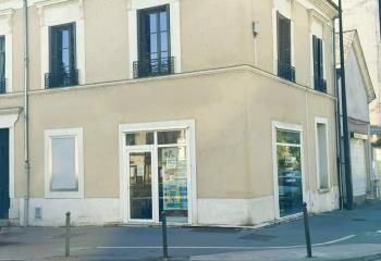 Location local commercial angle Tours centre-ville