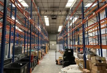 Location entrepôt Morangis - Proche Paris - 2 portes sectionnelles