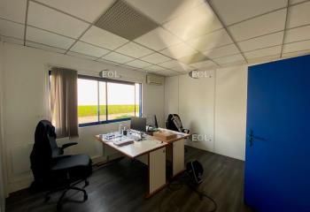 Location activité/entrepôt - 1858 m²