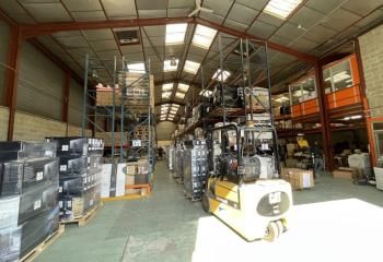 Local d'activité à louer Andilly - Hauteur libre 8,10 m