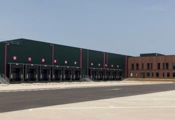 Entrepôt de messagerie à louer Senas - Proche A7