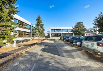 Location bureaux Bordeaux - Proche transports et commerces