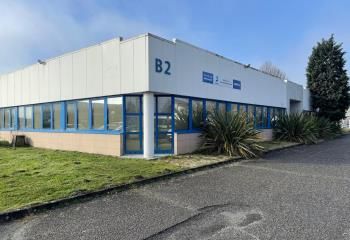 Location bureaux Mérignac, proche tramway et rocade, 8 places de parking