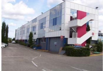 Location bureaux Artigues-près-Bordeaux, proche bus, tramway et autoroutes