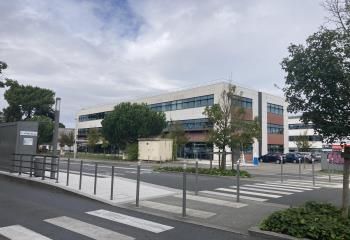 Location bureaux Pessac - Proche commodités et transports
