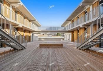 Bureaux à louer Bordeaux - Tramway et bus Camille Godard