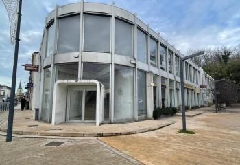 Location bureaux Saint-Médard-en-Jalles - Proche bus et commerces
